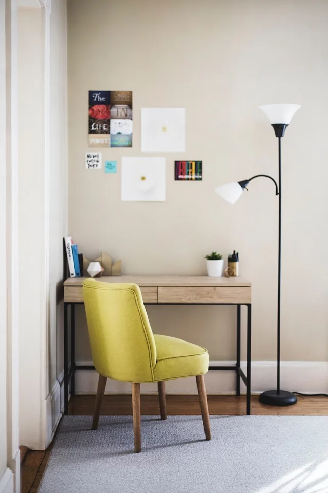 tavolo, sedia, scrivania, lampada, camera, tappeto, poster, immagine adesivi, sedia, scrivania, scrivania, scrivania, scrivania, scrivania, lampada, lampada, lampada, poster. Connettività e telefonia per imprese: come confrontare offerte e contratti