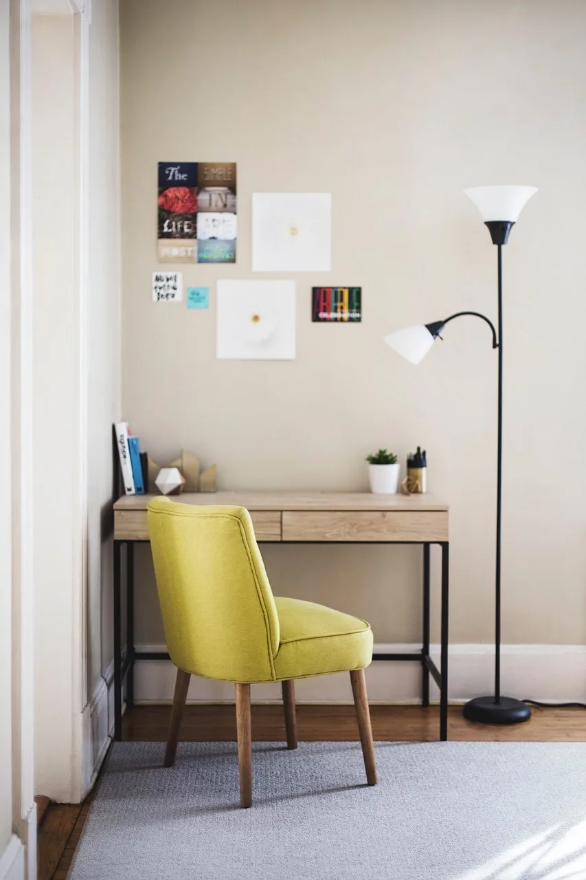 tavolo, sedia, scrivania, lampada, camera, tappeto, poster, immagine adesivi, sedia, scrivania, scrivania, scrivania, scrivania, scrivania, lampada, lampada, lampada, poster