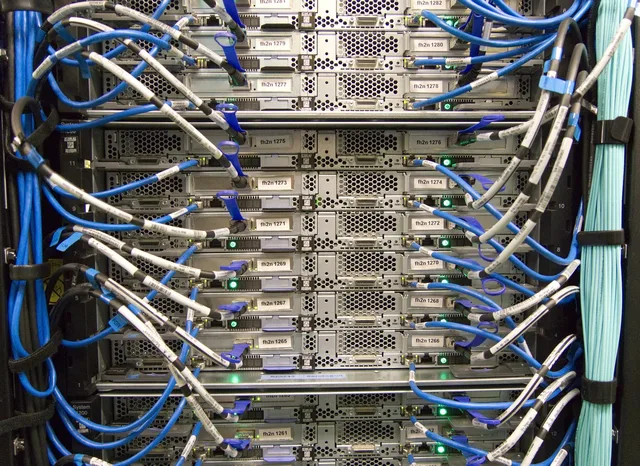 sever, digitalizzazione, mainframe, computer, digitale, binario, cavo, rete, data center, internet, telaio, router, ethernet, server, interruttore, data center, data center, data center, data center, server, server, server, server, server. Ubicazione dei dati e GDPR: cosa chiedere al fornitore cloud